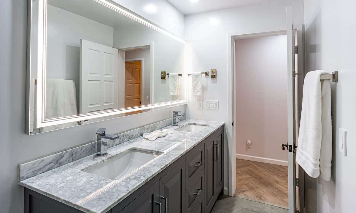 Photo of Bathroom in Avalon