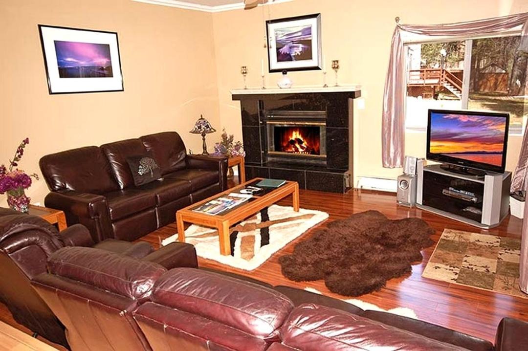 Photo of Livingroom in Tahoe Island