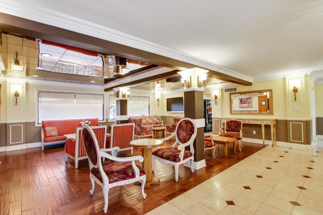 Photo of Livingroom in Wilshire