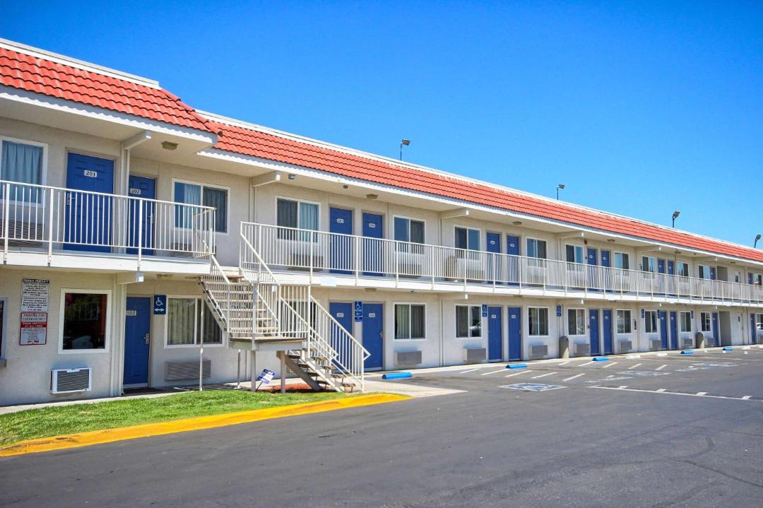 Photo of Buildings in Raisin