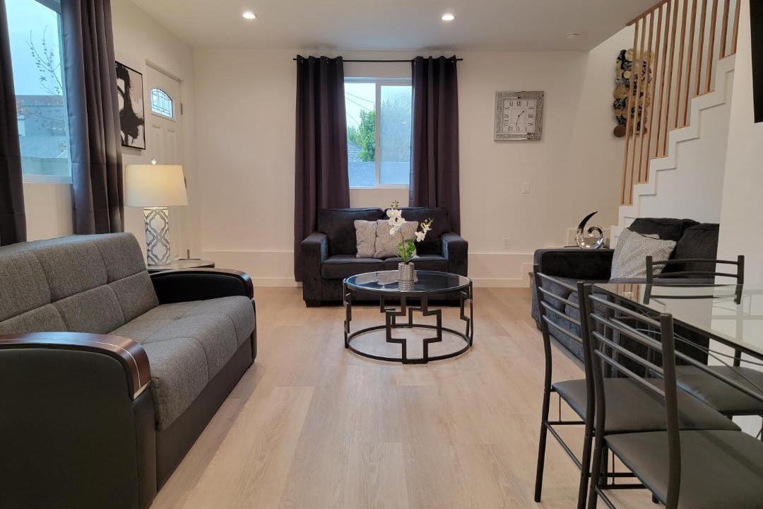 Photo of Livingroom in Pico - Robertson