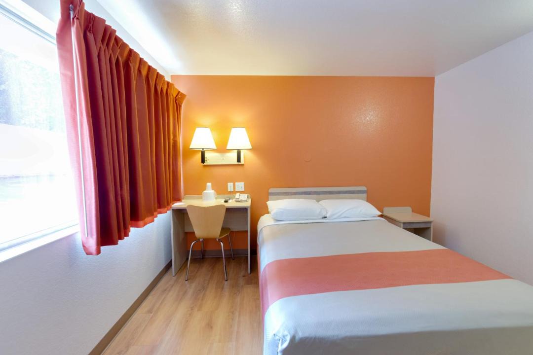 Photo of Bedroom in Weed