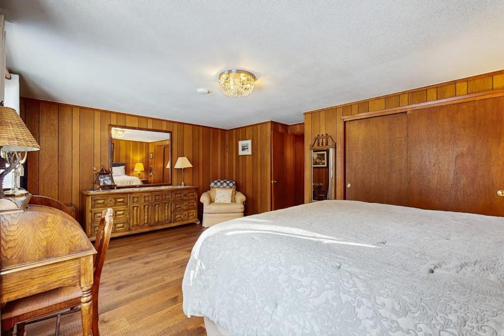 Photo of Bedroom in Tahoe Island