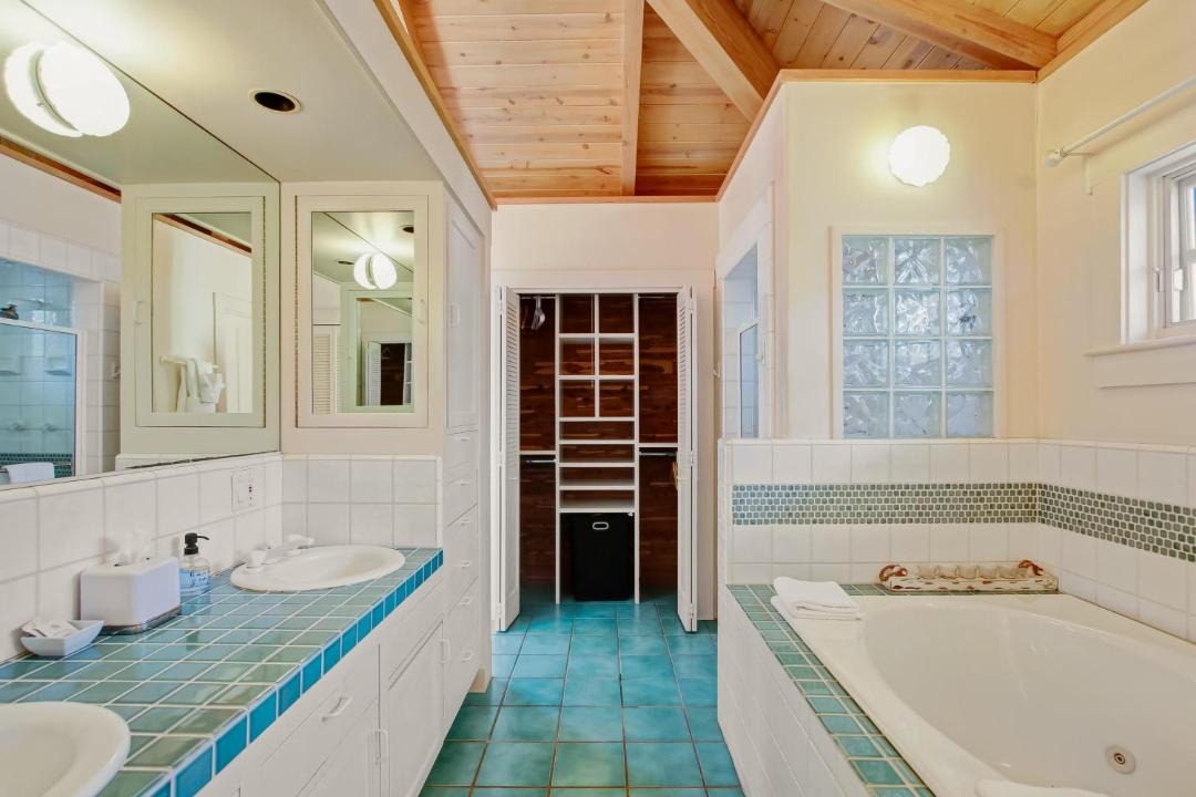 Photo of Bathroom in West Beach