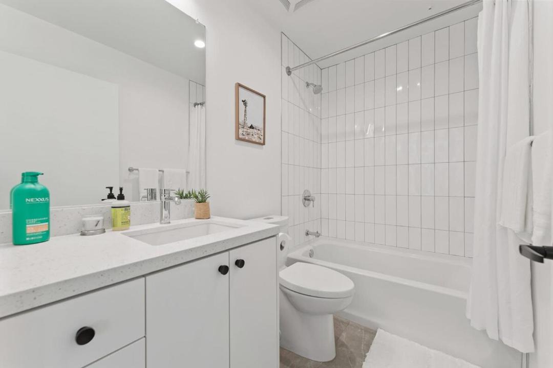 Photo of Bathroom in Wilshire Center