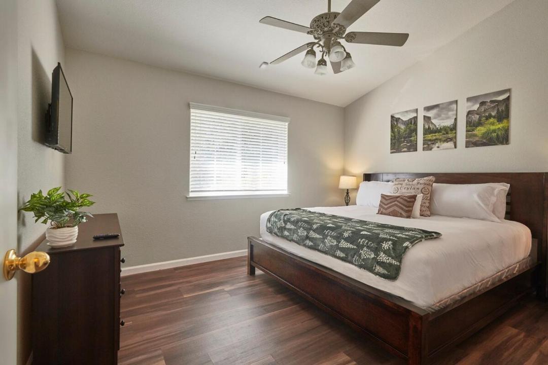 Photo of Bedroom in Oakhurst