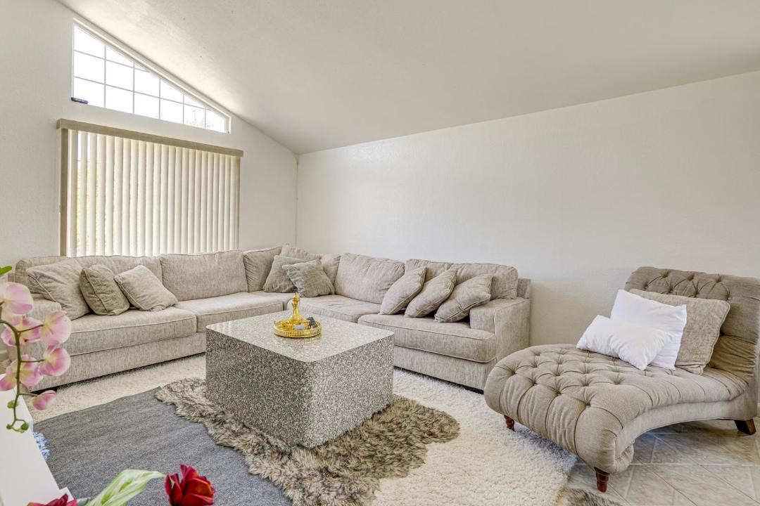 Photo of Livingroom in Hercules