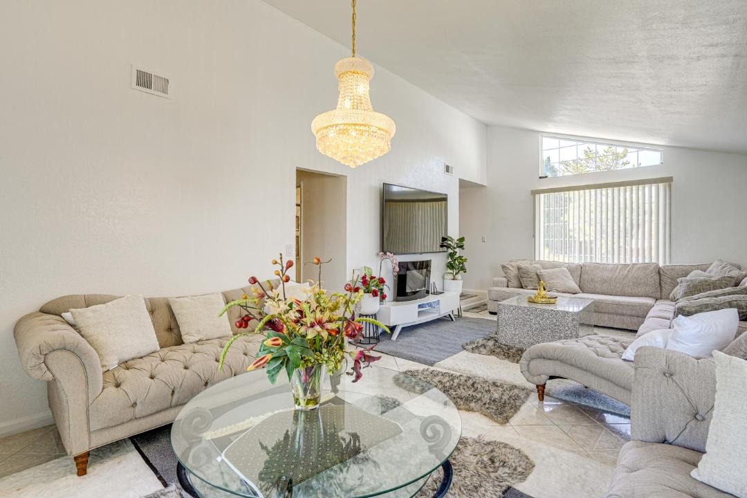 Photo of Livingroom in Hercules