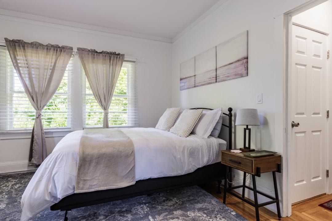 Photo of Bedroom in Poets Corner