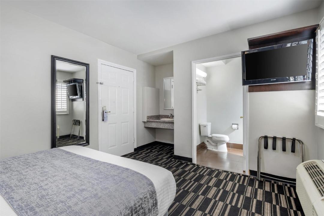 Photo of Bedroom in Fairfax District