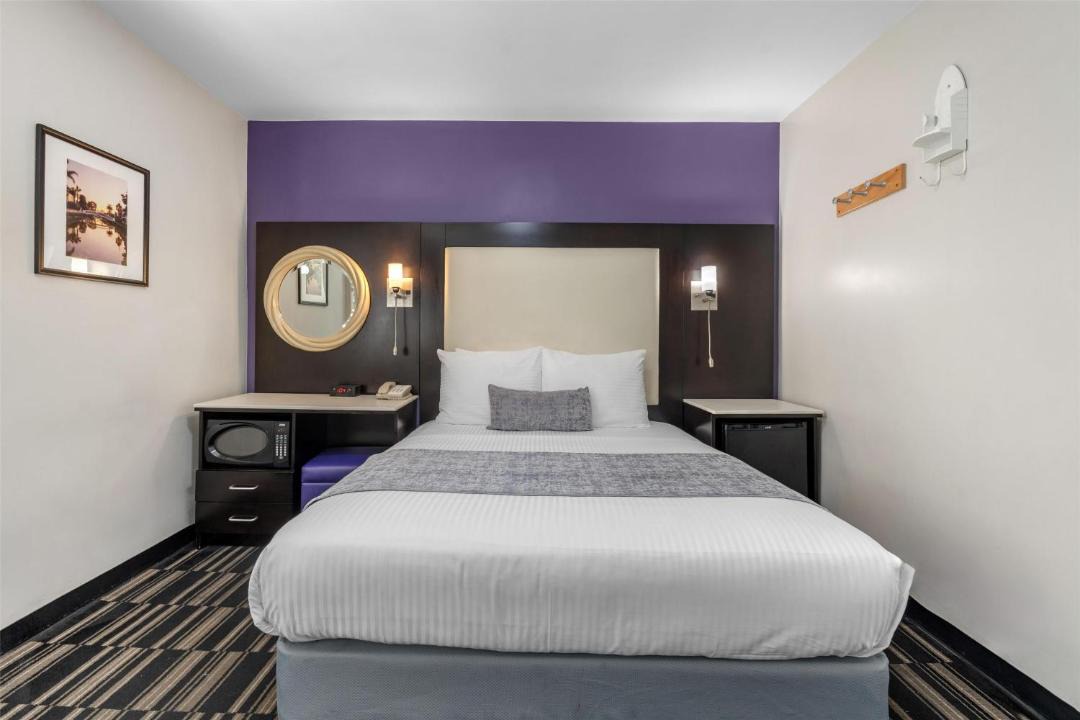Photo of Bedroom in Fairfax District
