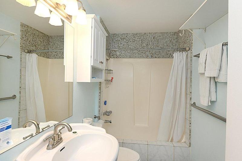 Photo of Bathroom in Avalon