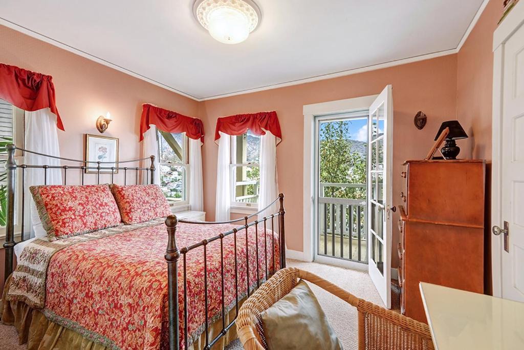 Photo of Bedroom in Avalon