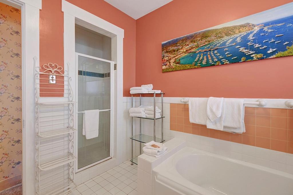 Photo of Bathroom in Avalon