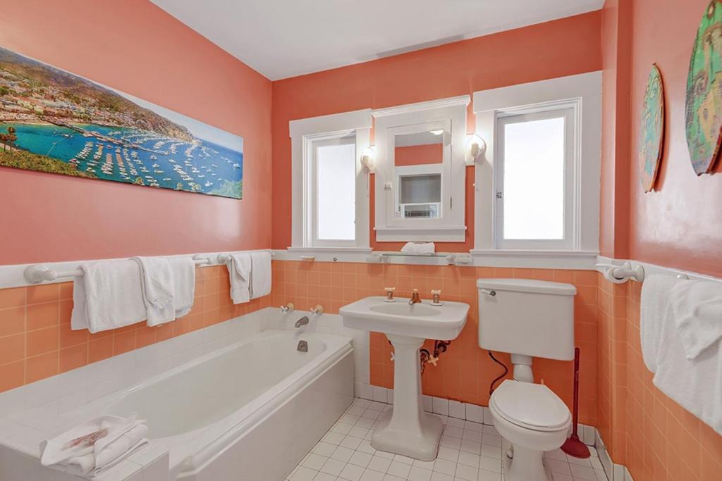 Photo of Bathroom in Avalon