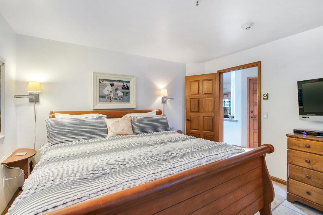 Photo of Bedroom in Avalon