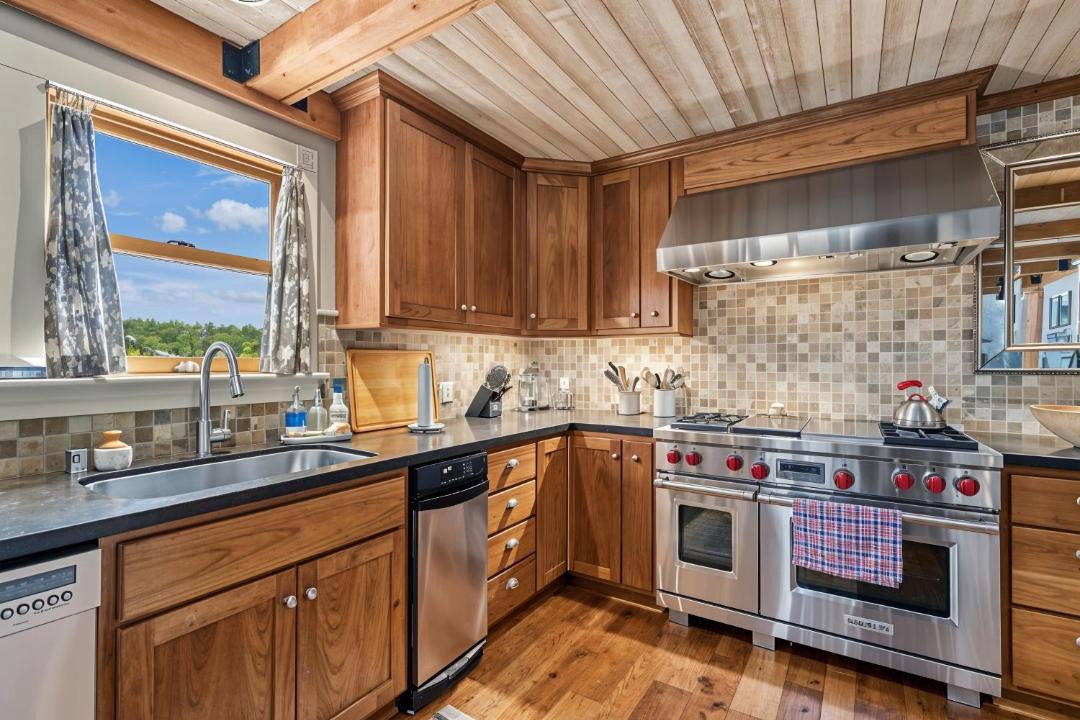 Photo of Kitchen in Groveland