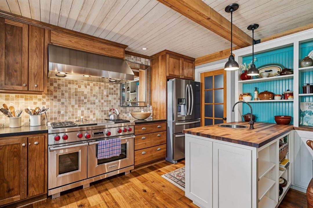 Photo of Kitchen in Groveland