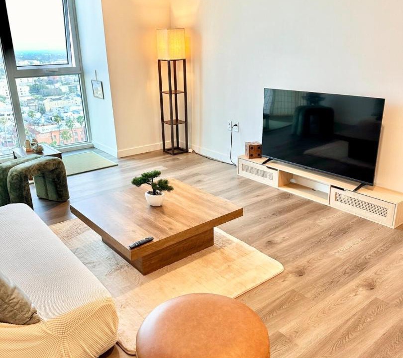 Photo of Livingroom in Wilshire Center