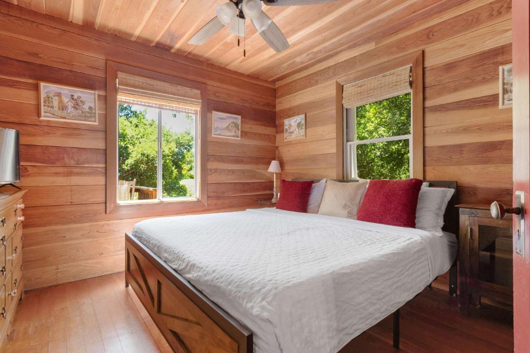 Photo of Bedroom in Guerneville