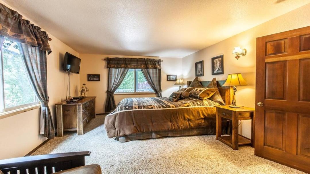 Photo of Bedroom in Upper Moonridge