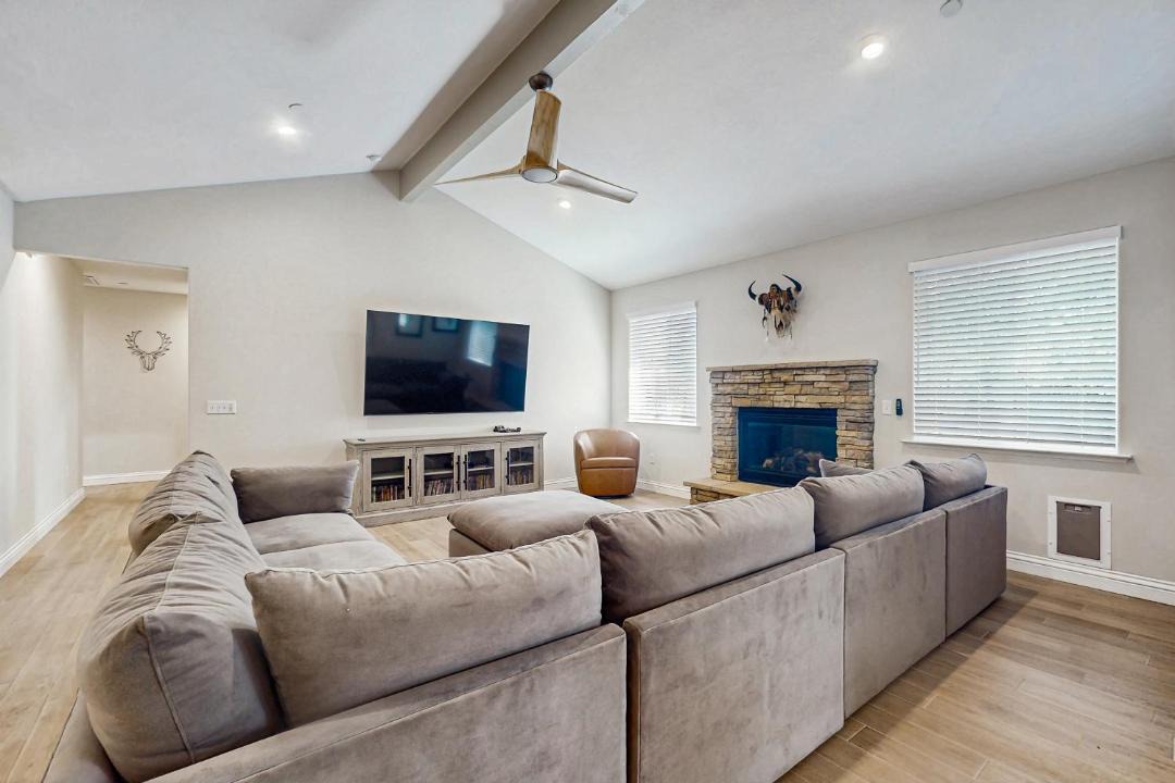 Photo of Livingroom in Oakhurst