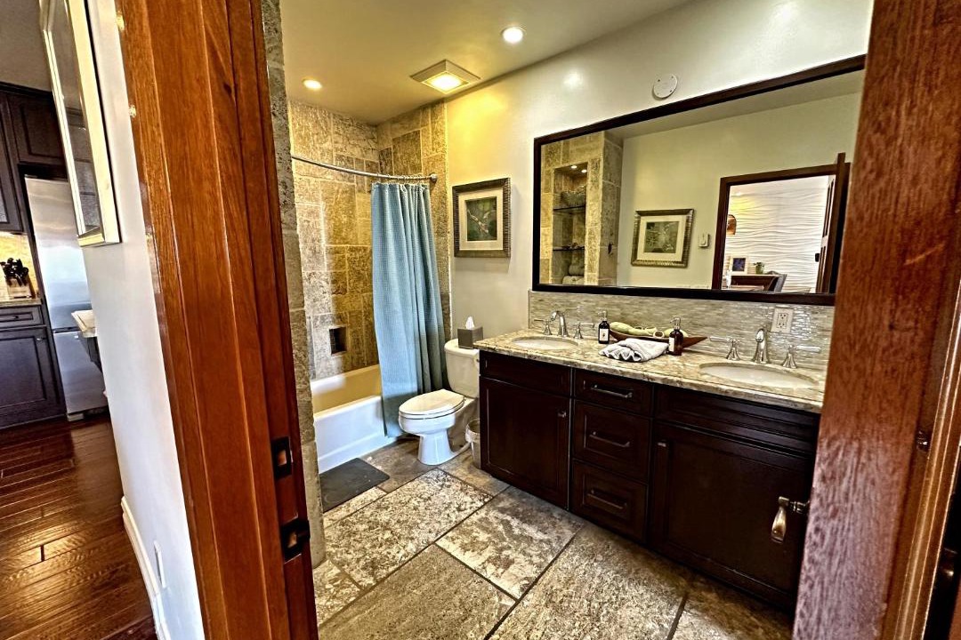 Photo of Bathroom in Avalon