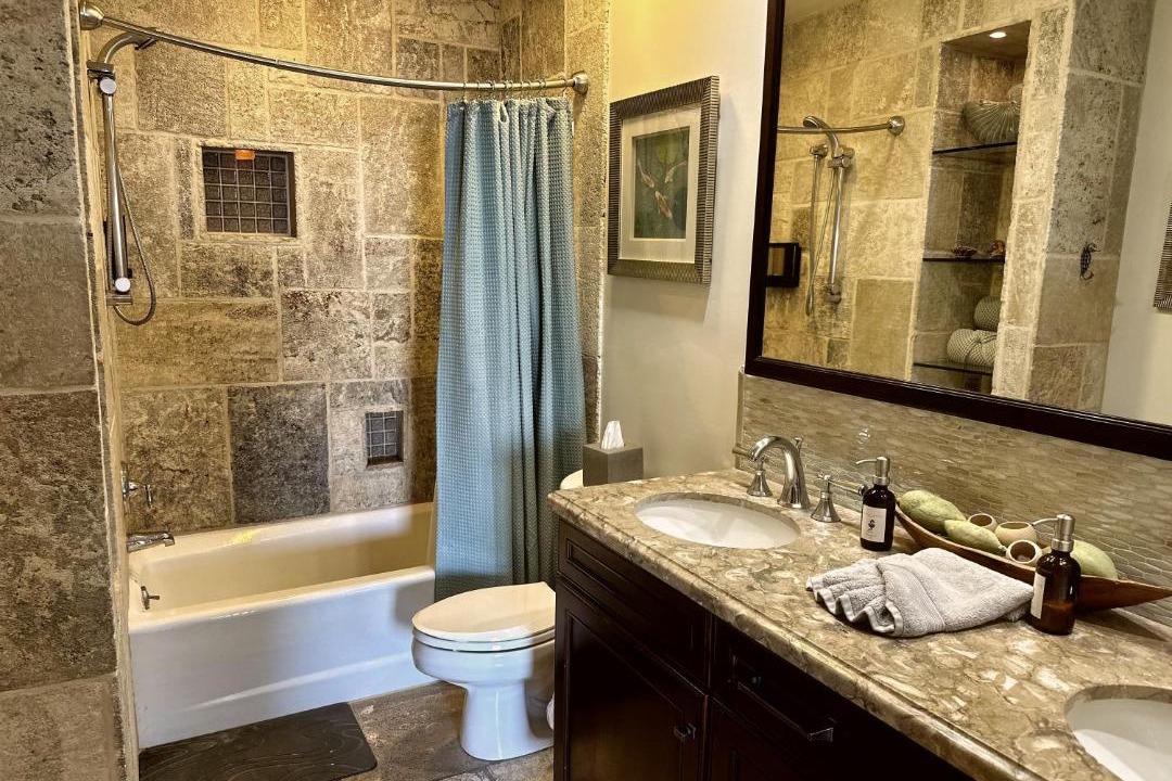 Photo of Bathroom in Avalon