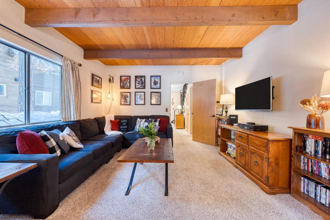 Photo of Livingroom in Donner Lake Woods