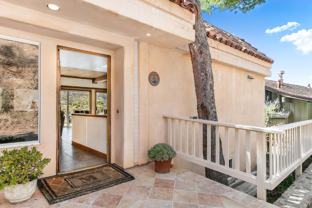 Photo of Patio Balcony in Avalon