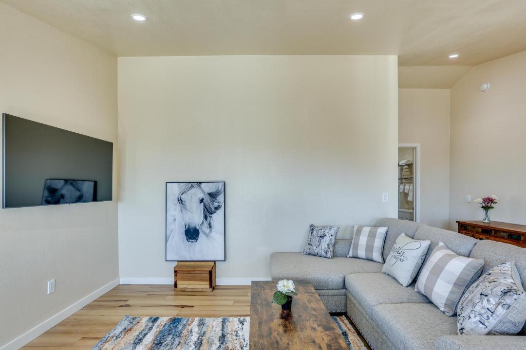 Photo of Livingroom in Yosemite Forks