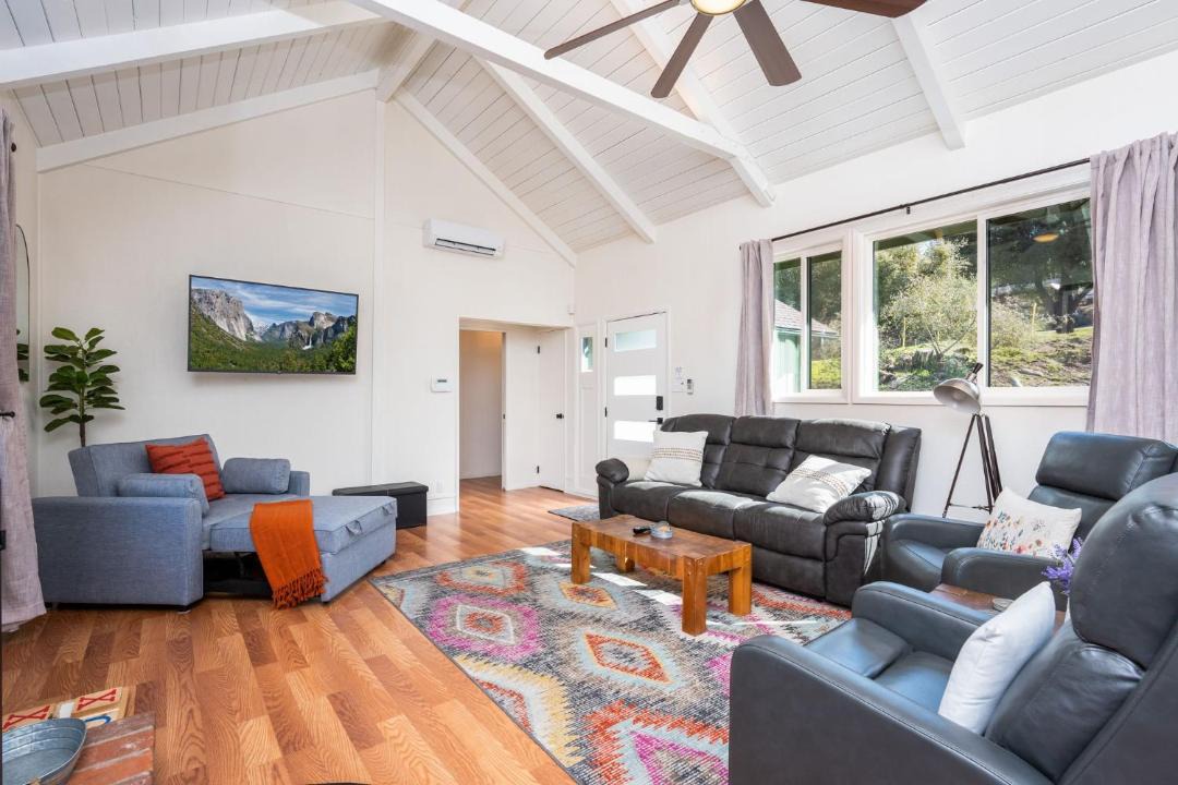 Photo of Livingroom in Yosemite Forks