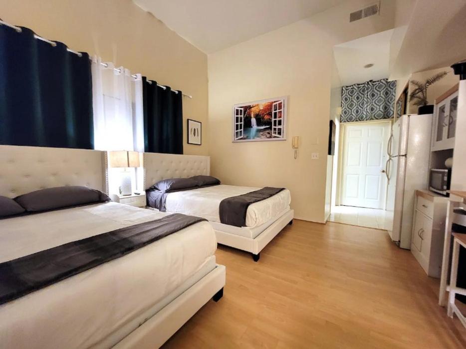 Photo of Bedroom in Pico - Robertson