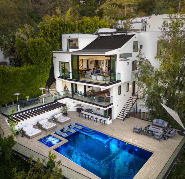 Photo of Others in Hollywood Hills West