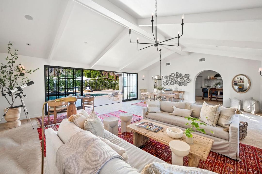 Photo of Livingroom in Deepwell Estates