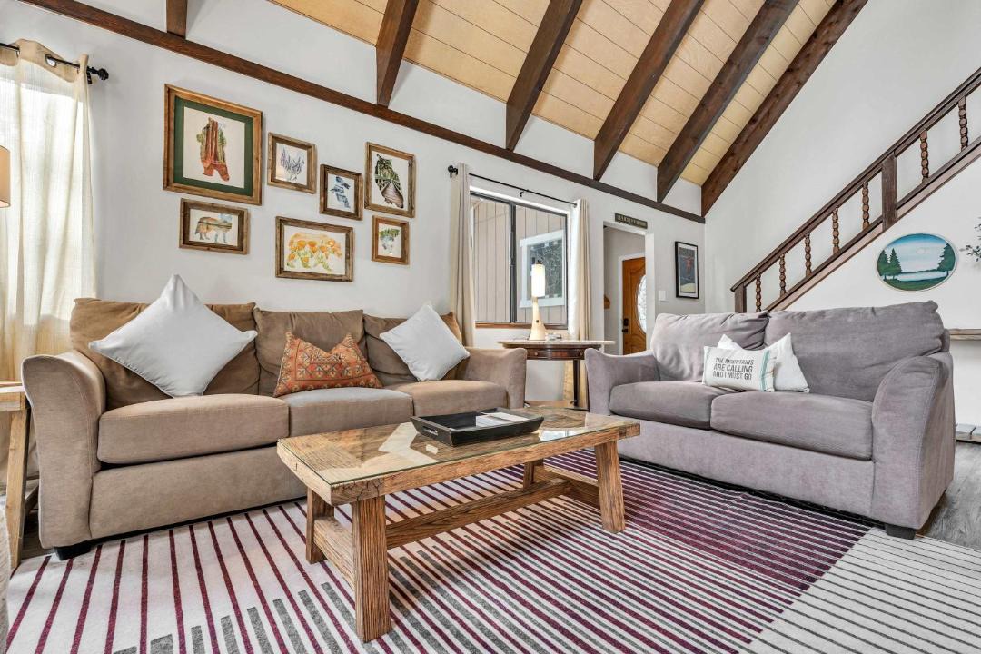 Photo of Livingroom in Tahoe Pines