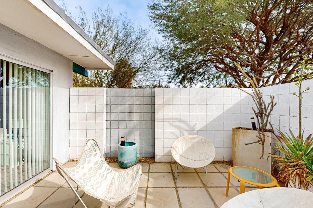 Photo of Patio Balcony in Racquet Club South