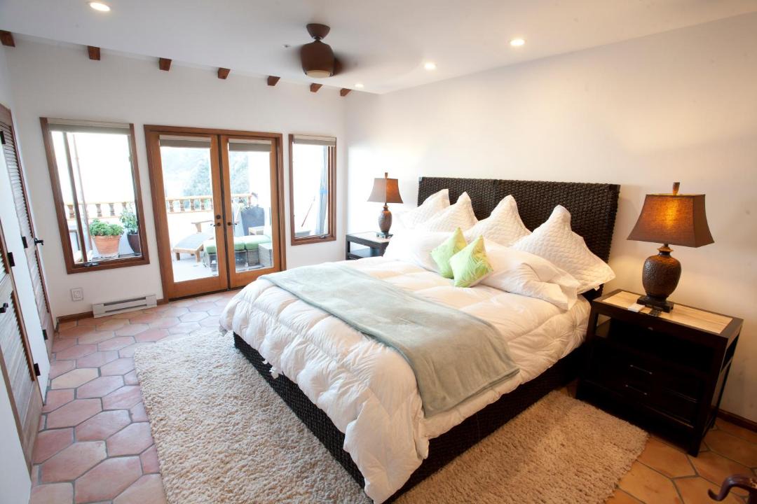 Photo of Bedroom in Avalon