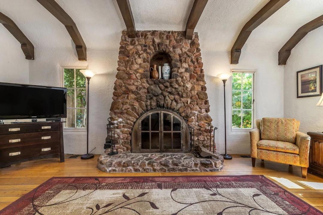 Photo of Livingroom in Guerneville