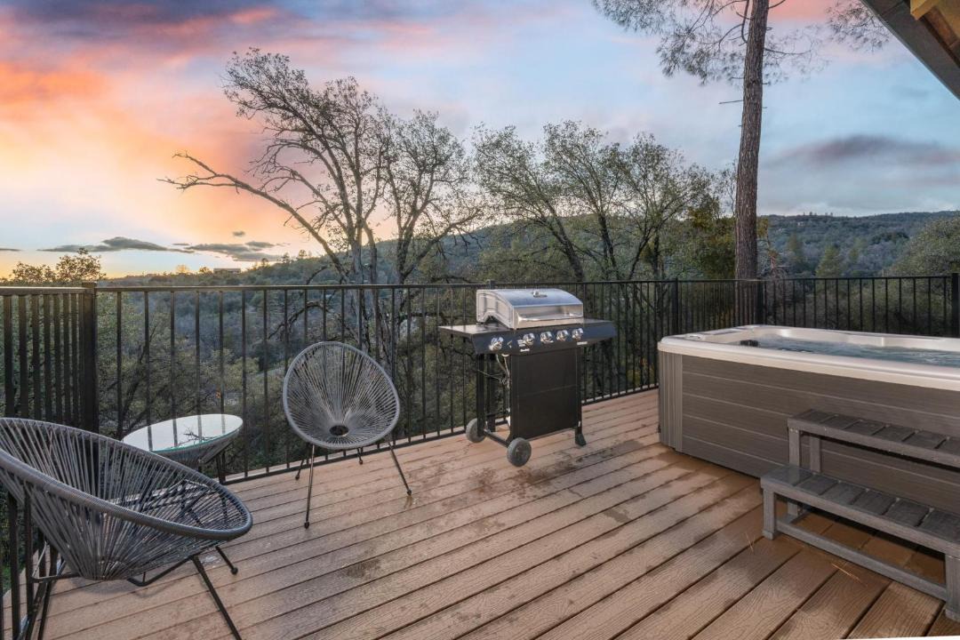 Photo of Patio Balcony in Yosemite Forks