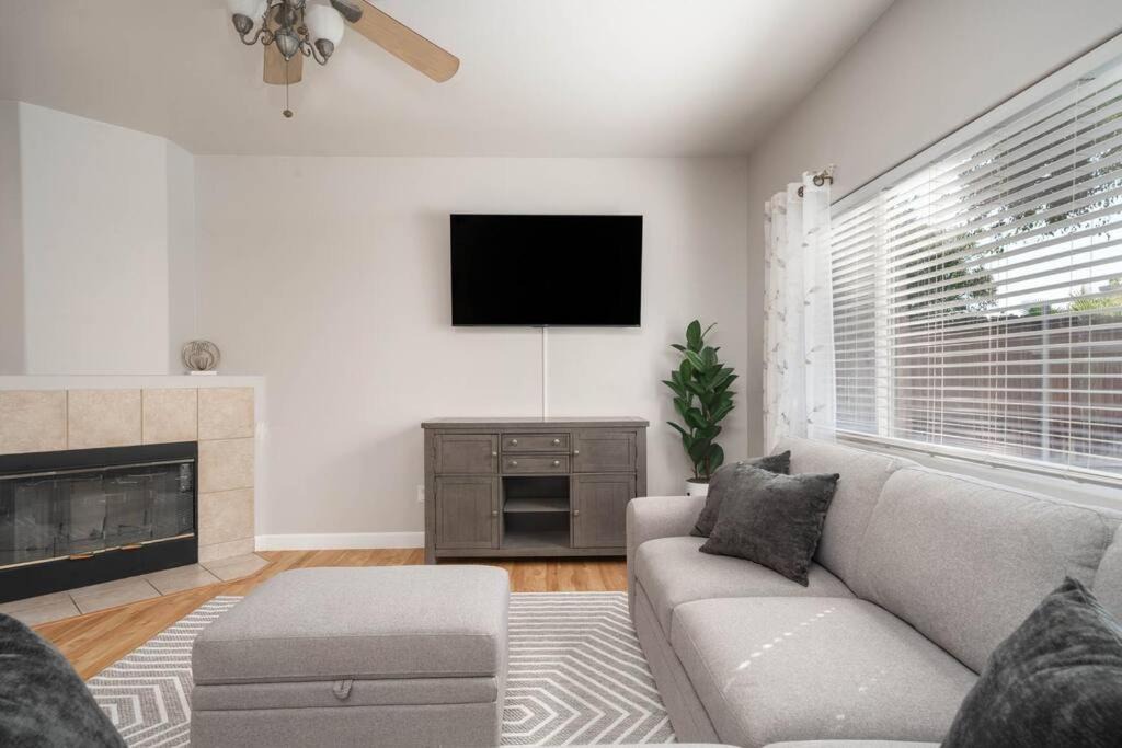 Photo of Livingroom in River Oaks