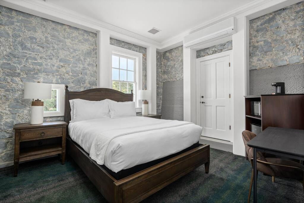 Photo of Bedroom in Santa Rosa
