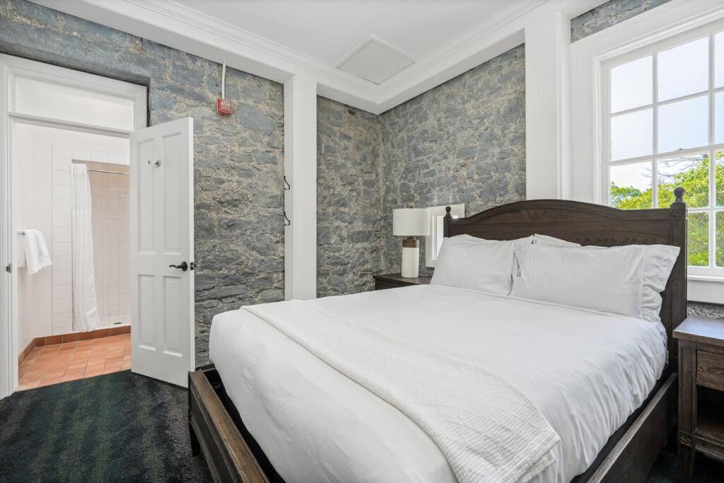 Photo of Bedroom in Santa Rosa