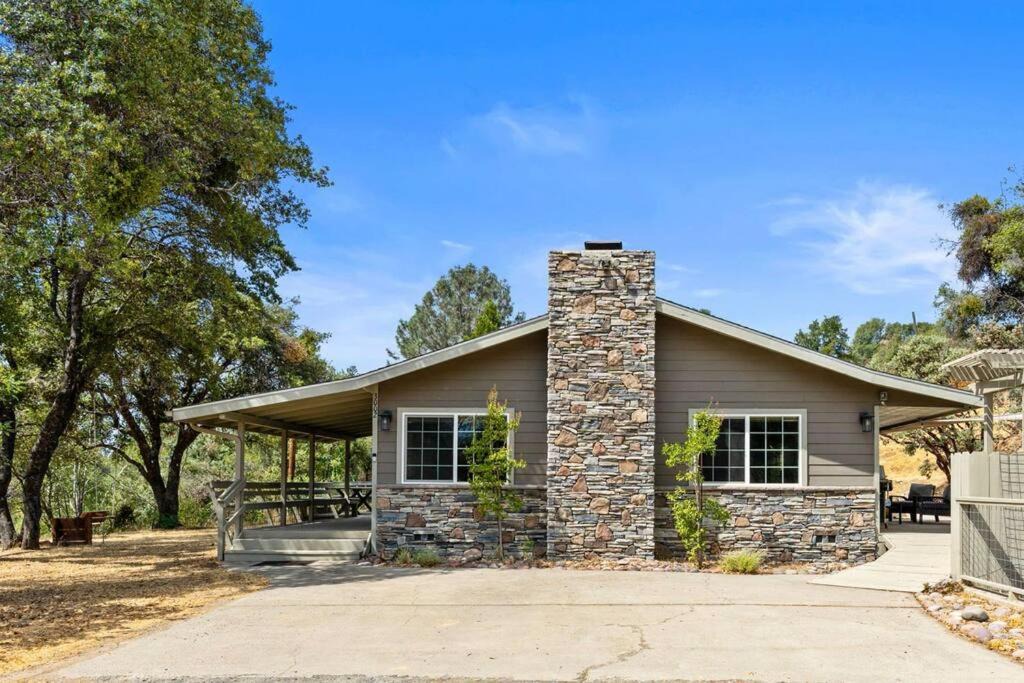 Photo of Others in Mariposa