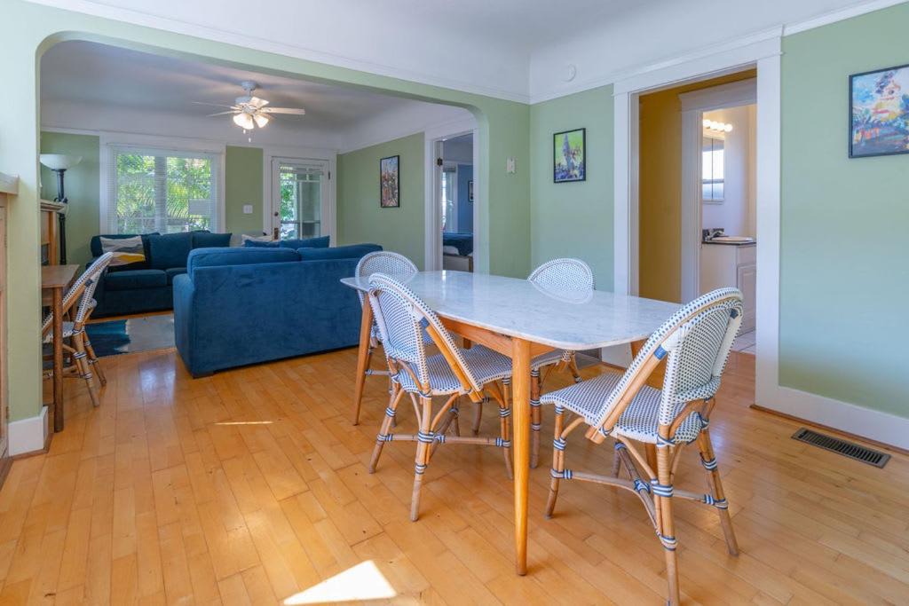 Photo of Livingroom in Altadena