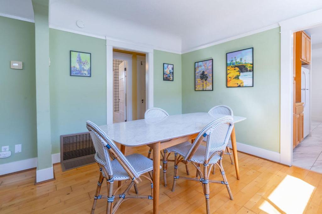 Photo of Livingroom in Altadena