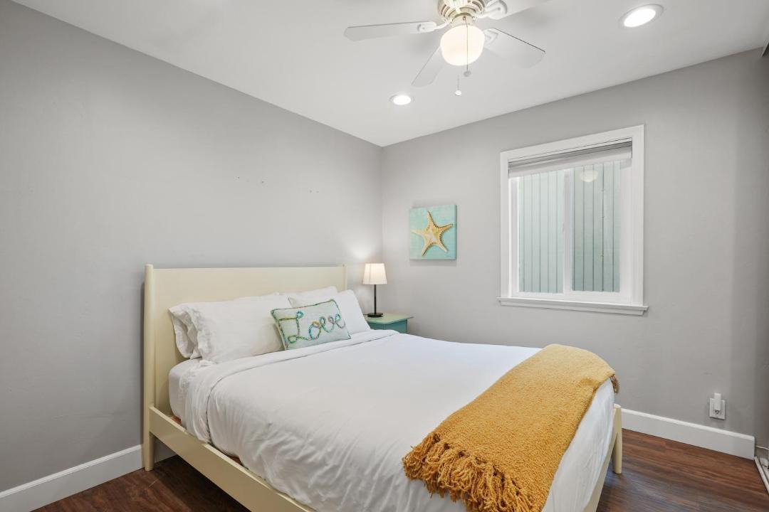 Photo of Bedroom in South Mission Beach