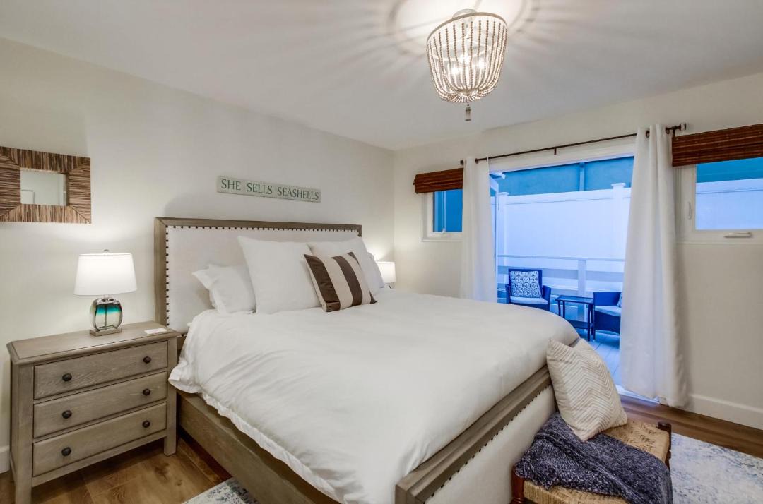 Photo of Bedroom in La Jolla Mesa