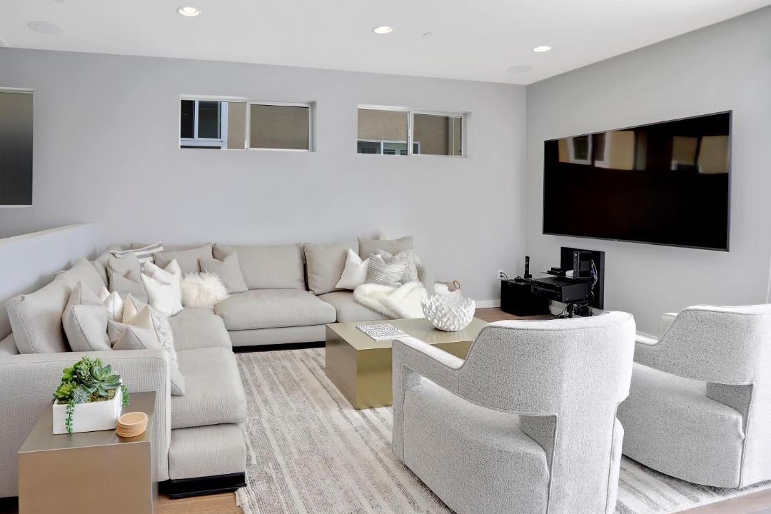 Photo of Livingroom in Crown Point