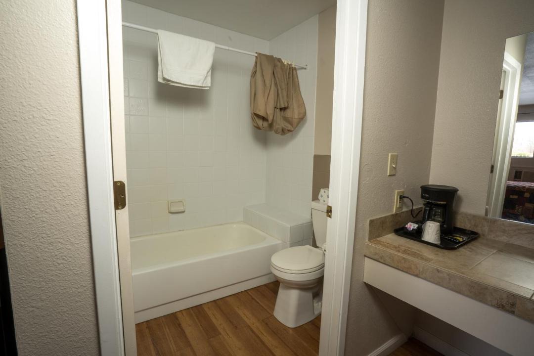 Photo of Bathroom in Lakehead-Lakeshore